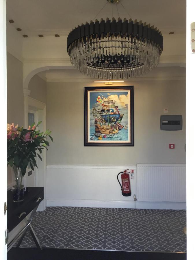 The Station Guest House Galmpton Екстериор снимка