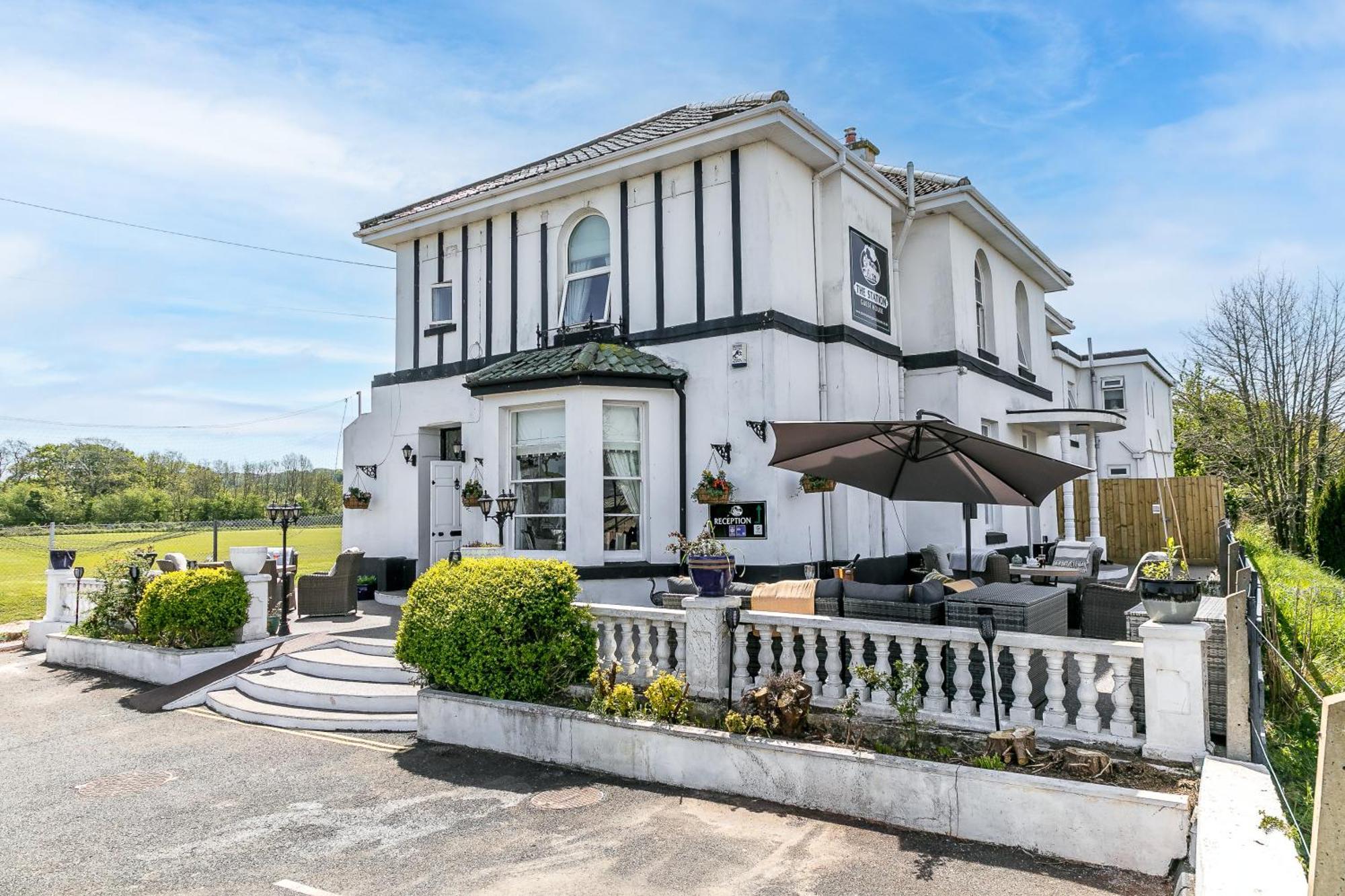 The Station Guest House Galmpton Екстериор снимка