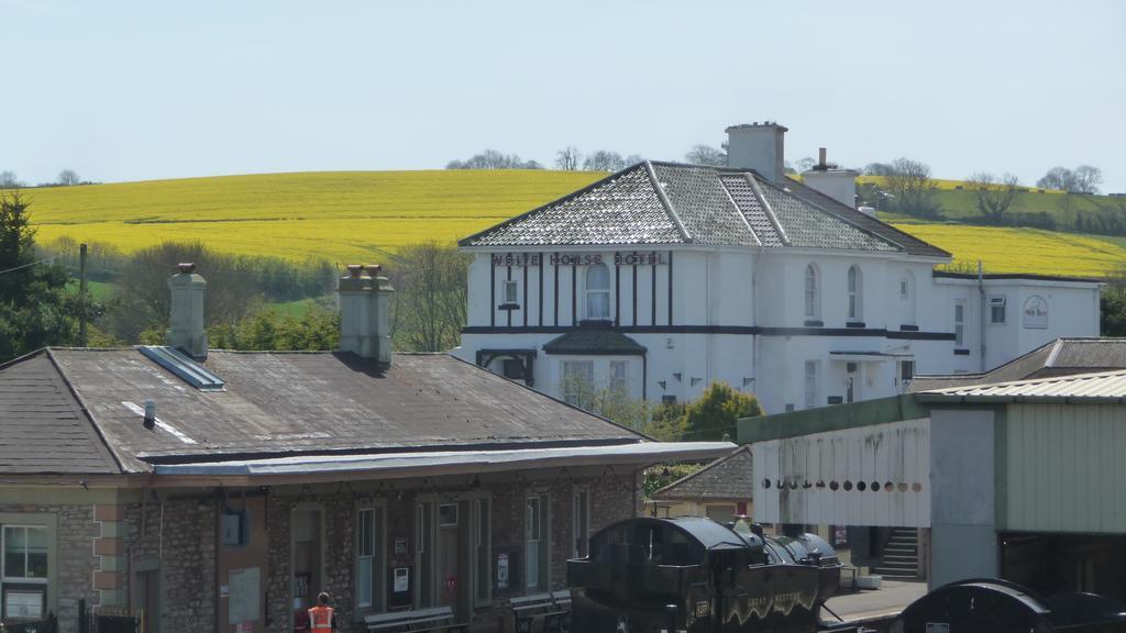 The Station Guest House Бриксам Екстериор снимка