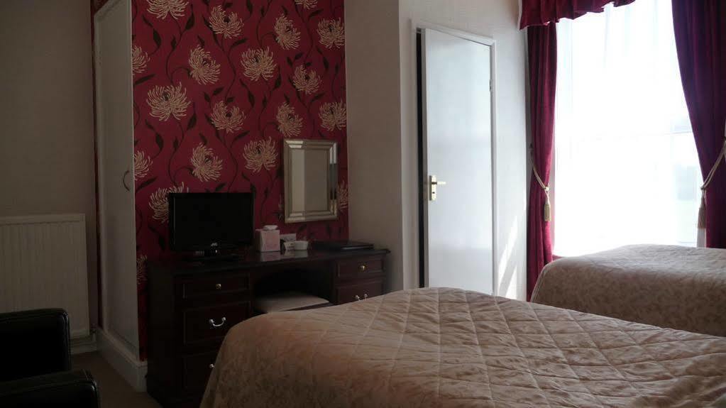The Station Guest House Galmpton Екстериор снимка