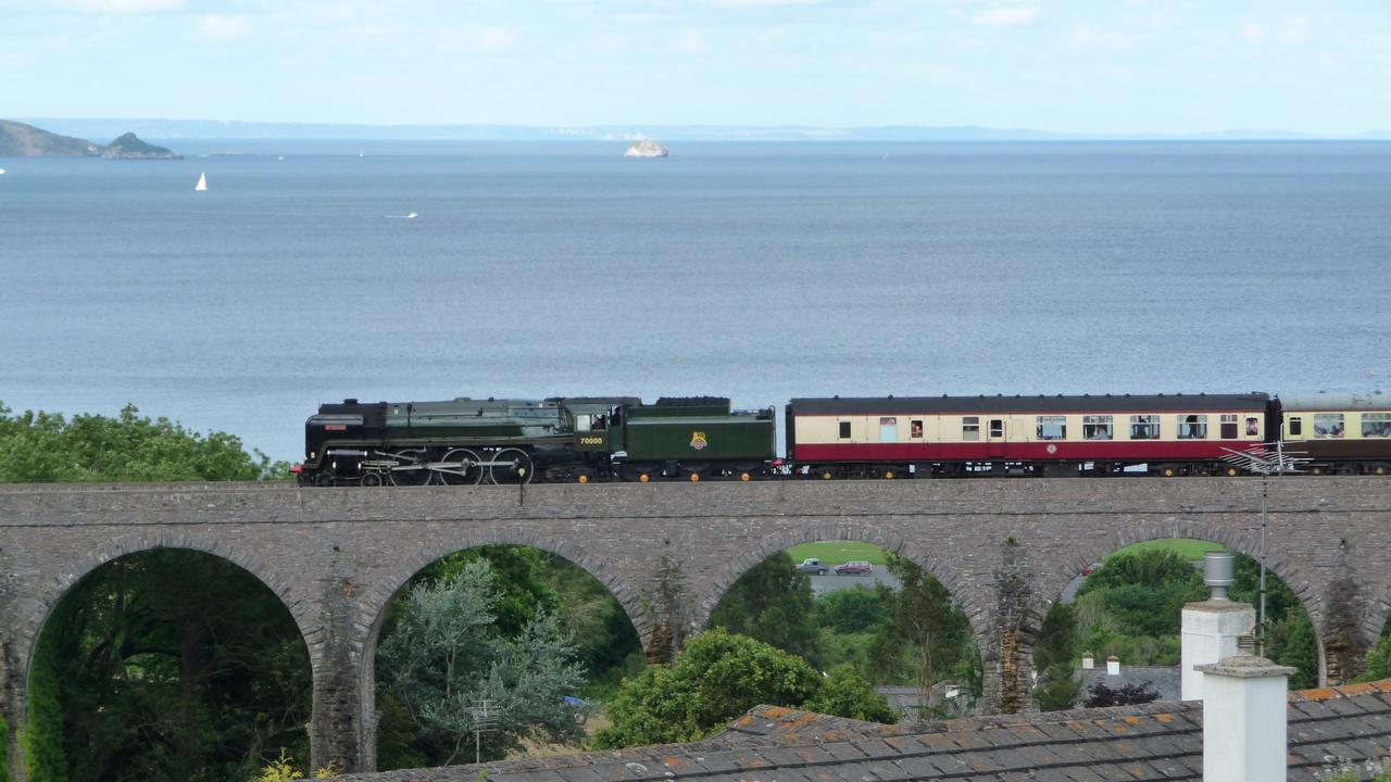 The Station Guest House Galmpton Екстериор снимка