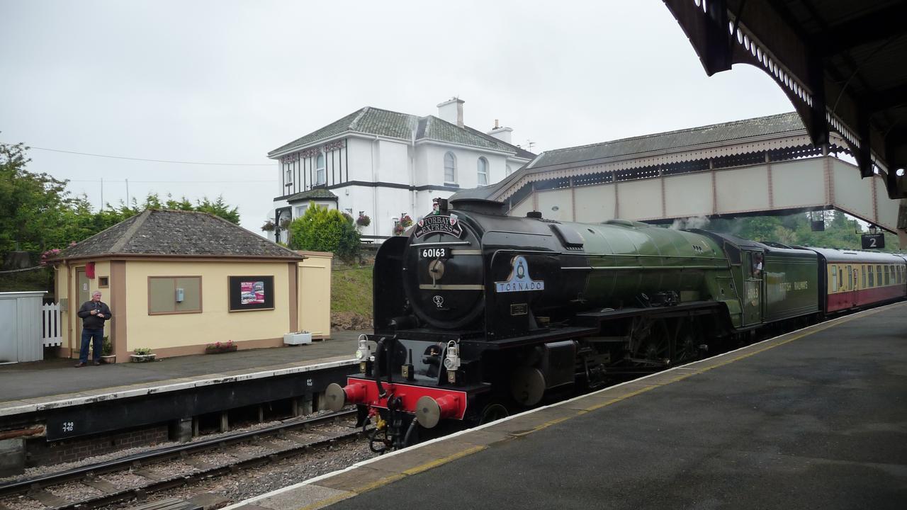 The Station Guest House Galmpton Екстериор снимка