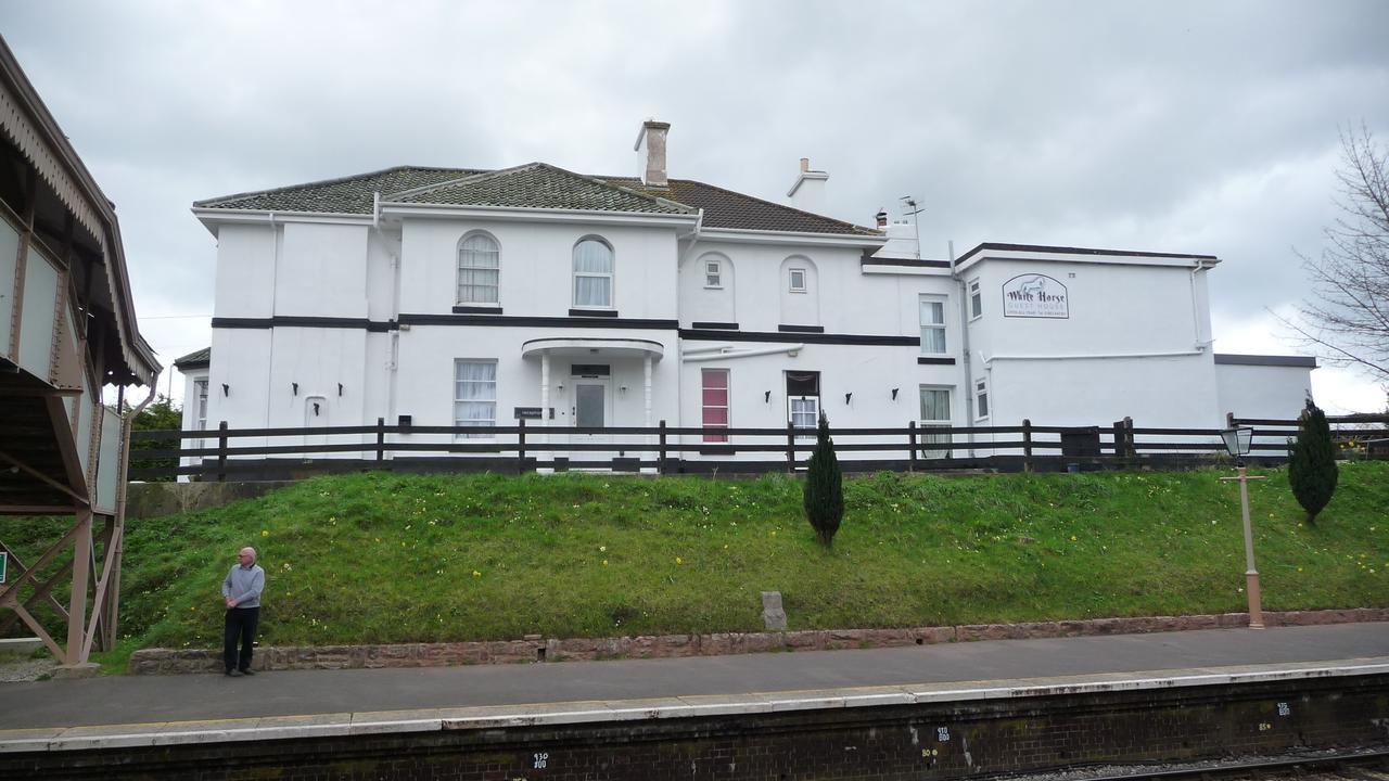 The Station Guest House Galmpton Екстериор снимка