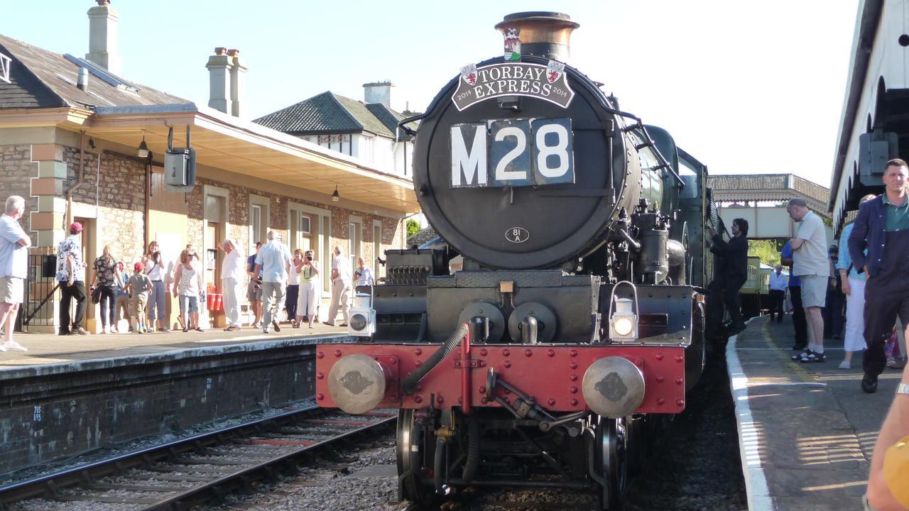 The Station Guest House Galmpton Екстериор снимка