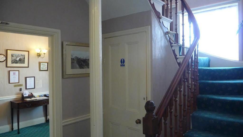 The Station Guest House Galmpton Екстериор снимка